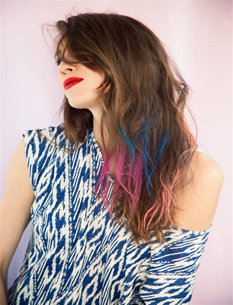 Style Alert A Dozen Ways To Use Hair Chalk Hair Chalk Chalk Colored