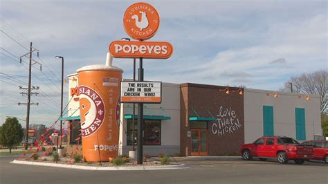 Green Bay S East Side Popeyes Opens After A Year Delay