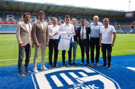 They spend time in wide areas linking up with overlapping fullbacks,… Ianis Hagi, decarul naționalei de tineret, a semnat cu ...