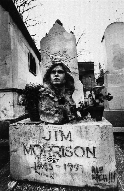 Pere Lachaise Morrisons Grave Джим моррисон Кладбищенские статуи