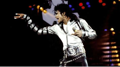 Avant De Célébrer Les 25 Ans De Lalbum Bad Les Fans De Michael Jackson Savourent Un Inédit