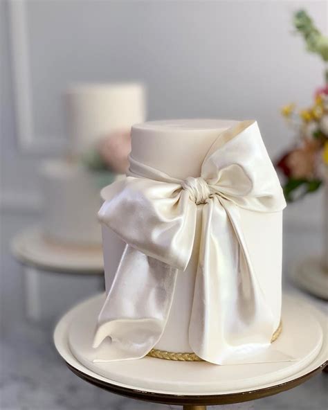 Bow Cake In 2020 Wedding Cake Centerpieces Bow Wedding Cakes