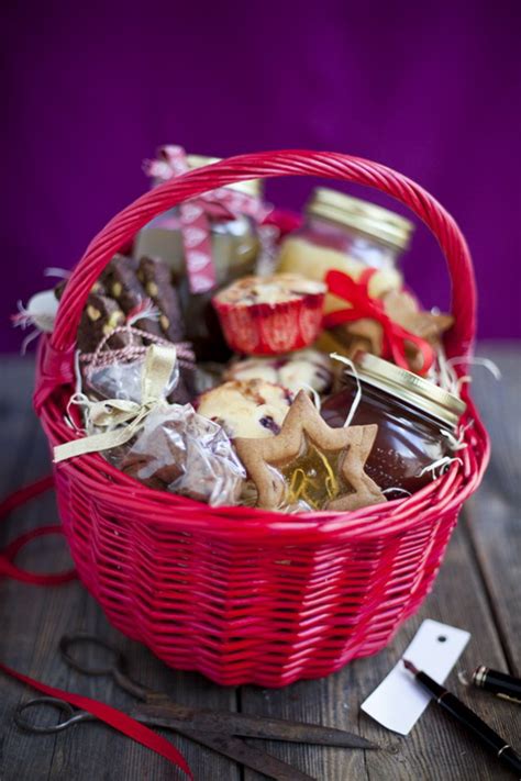 What about your friends who deserve to be pampered. Traditional Christmas Gift Basket Idea - family holiday ...