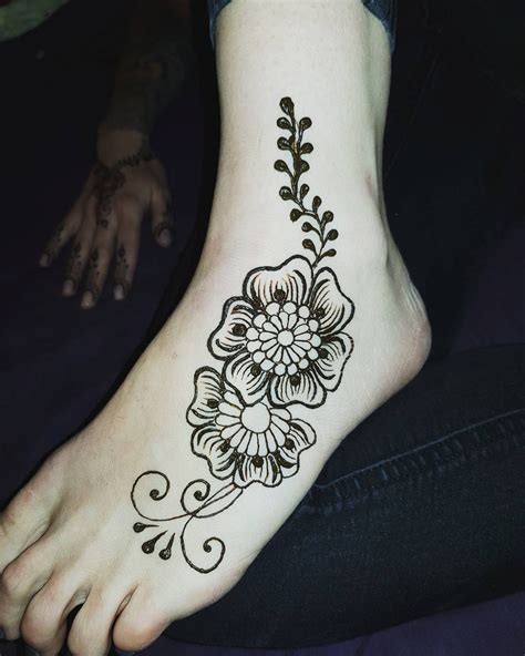 Classy And Attractive Mehndi Designs For Foot Sensod