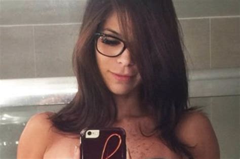Michelle Lewin Instagram Fitness Babe Shares Very Cheeky Naked Selfie Daily Star
