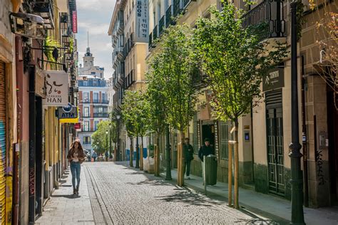 Explore Madrids Downtown Neighbourhoods