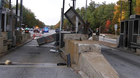 Car crashes into Rochester toll booth
