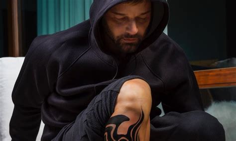 Bellaevens i love those nails thier awesome. Ricky Martin's new GIANT leg tattoo is 'ink with movement'