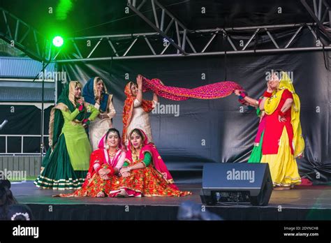 Indian Dance Performance Hi Res Stock Photography And Images Alamy