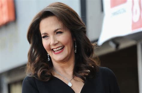 Lynda Carter S Daughter Son And Husband Join Her For Walk Of Fame Star Ceremony