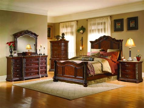 Light cherry wood bedroom furniture sets elegant classic design. Cherry Finish Mediterranean Classic 5Pc Bedroom Set w ...
