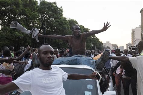 Zimbabweans Celebrate In The Streets After Mugabe Resignation Huffpost Latest News