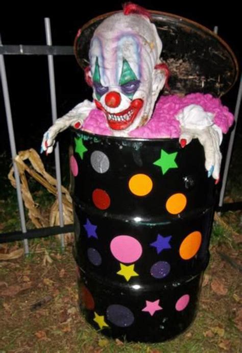 20 Cool And Scary Clown Halloween Decorations Home
