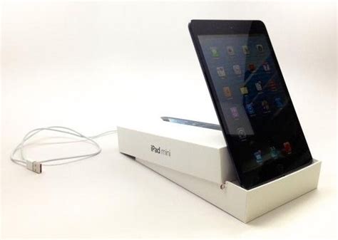 As soon as you turn the screen on again the battery area will say not charging, too, but again, with the screen off it will charge. How to Turn Your iPad Mini's Box into a Free Stand and ...