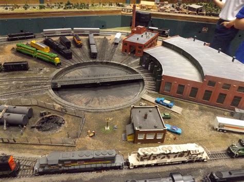 Ho Turntable And Roundhouse Model Trains Ho Trains Model Railroad