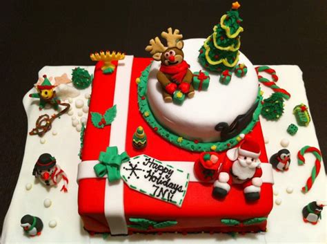 The second cake of christmas crosses the alps into italy. 15 Amazing Christmas Cakes - A Holiday Scene | Guff