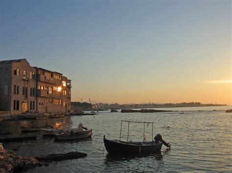 Halepa hotel is located in a tourist area of chania, just a short drive from old venetian harbor. Halepa, Chania, Crete - TheHotel.gr