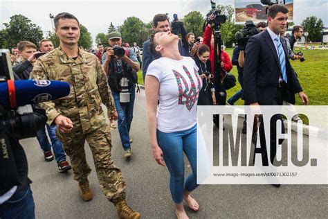 Nadiya Savchenko Returned To Ukraine Ukrainian Pilot Nadia Savchenko Sentenced In Russia For False