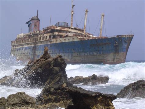 25 Haunting Shipwrecks Around The World Abandoned Ships Abandoned