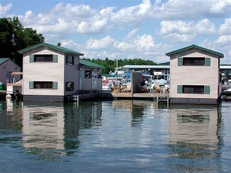Patoka lake marina is the largest marina on beautiful patoka lake in southern indiana. We also rent Floating Cabins - Picture of Patoka Lake ...