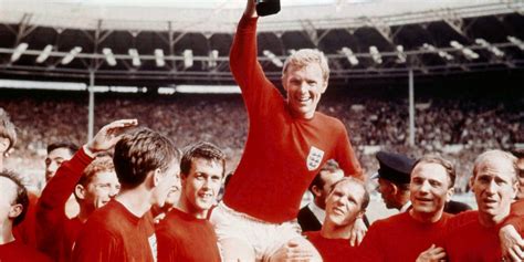 Mit einem 4:2 nach verlängerung gewann england den final gegen deutschland im ausverkauften wembley. England 4-2 West Germany: 1966 World Cup Final Pathé Highlights (Video) | HuffPost UK
