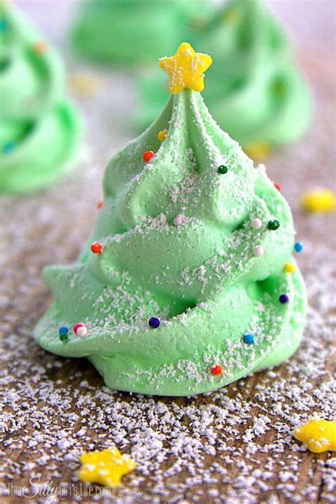 I decided to focus in on decorated sugar cookies, since learning those skills can open up a whole world of cookie fun around the holidays, but since one day a month or so ago, i went to twitter and asked for the names of favorite cookie decorating foodbloggers. 1001+ Christmas cookie decorating ideas to impress everyone with