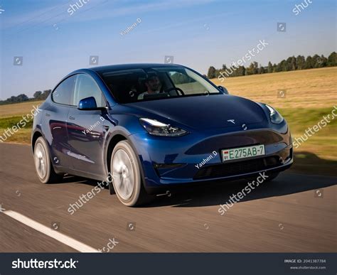 425 Tesla Model Y Images Stock Photos And Vectors Shutterstock