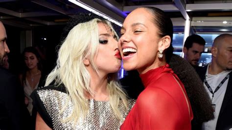 see the best backstage moments with et at the 2019 grammys