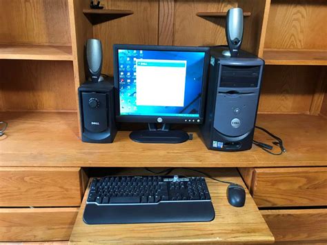 Lot 265 Dell Desk Top Pc Dimension 3000 Tower Keyboard Monitor