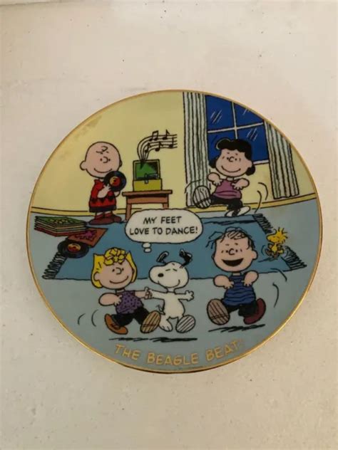 Peanuts Magical Moments Plate Snoopy Charlie Brown The Beagle Beat