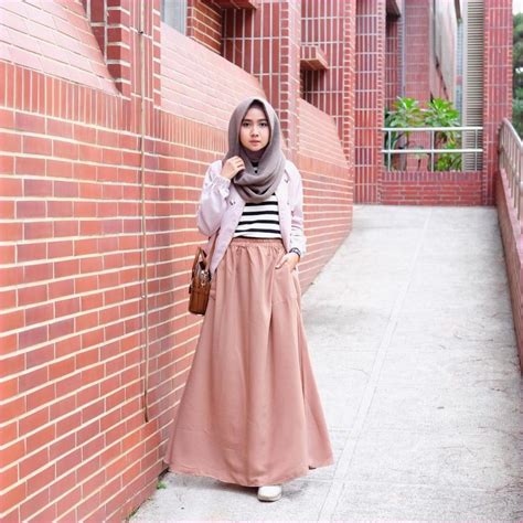 Inspirasi Batik Modern Hijab Selebgram Coklat Muda Kekinian Hijabers