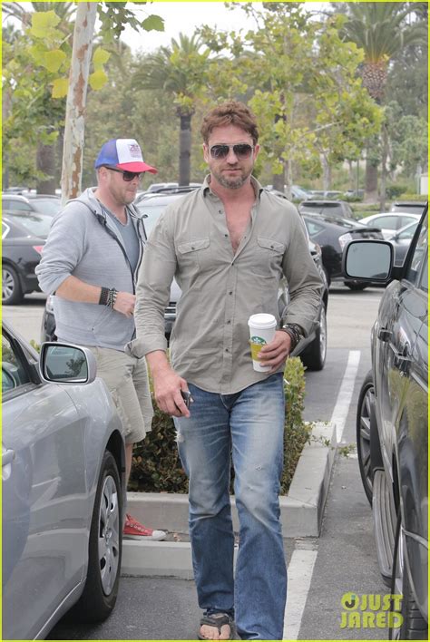 gerard butler scopes out surf gear after kissing session with mystery girl photo 3169568