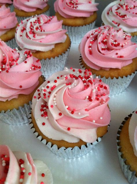 Valentine Pink And White Swirl Cupcakes Fancy Desserts Valentines
