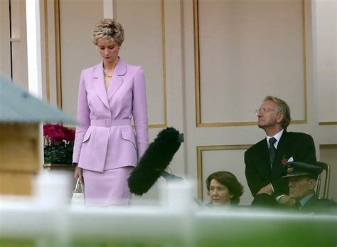 《王冠》第五季曝片场照，伊丽莎白·德比茨基饰演的戴安娜亮相财经头条