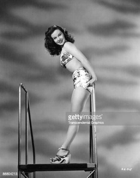 Susan Hayward Poses In A Swimsuit During A Publicity Shoot In Photo Dactualité Getty Images