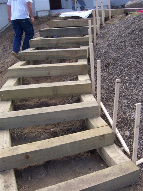 The 2 Minute Gardener: Photo - Landscape Timber Stairs