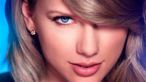 Download Close Up Blonde American Blue Eyes Face Singer Music Taylor