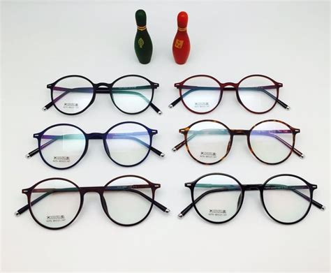 Pilihan kacamata berkualitas dan pelayanan sumber gambar : Bentuk Kaca Mata Untuk Wajah Bulat Dan Tembem - Terkait Mata