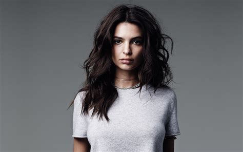 Celebrity Emily Ratajkowski Hd Wallpaper