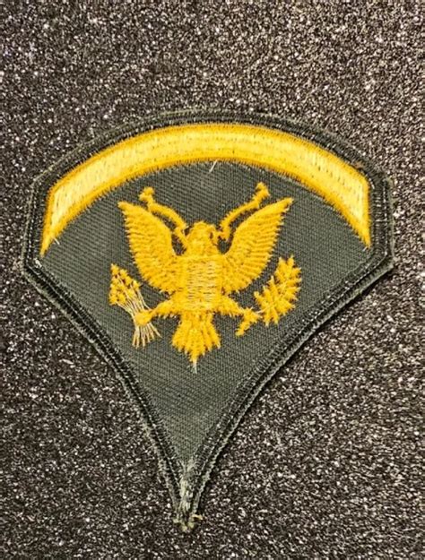 Vintage Us Army Specialist 5 Spec Rank Insignia Patch Olive Green Gold
