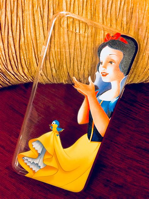 Really Nice Case For Any Apple Iphone Snow White Holding The Apple