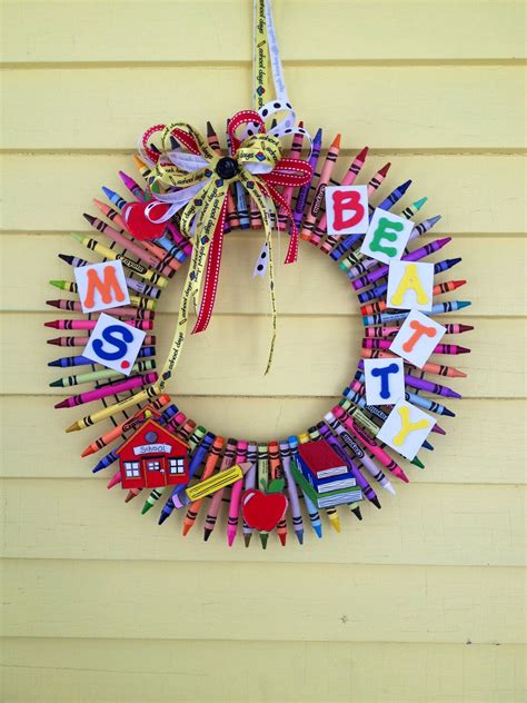 Pin By Becky Seguin On Sweet Ideas Crayon Crafts Classroom Wreath