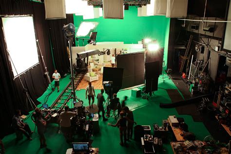 Behind The Scenes What Its Like On A Commercial Film Set Petapixel