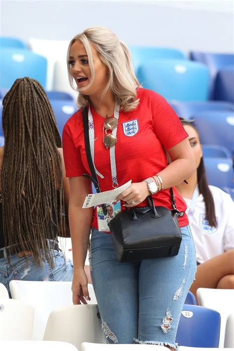 Die frau von jamie vardy (englischer profifußballer). WM 2018: WAGs einschließlich Rebekah Vardy jubeln England ...