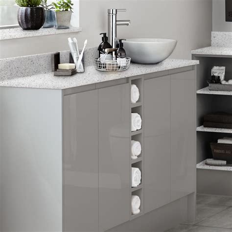 This cool grey looks great as part of a minimalist design. Clerkenwell Gloss Grey | Howdens