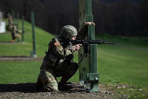 Sandhurst Competition A Us Army Cadet Shoots An M4 Carbi Flickr