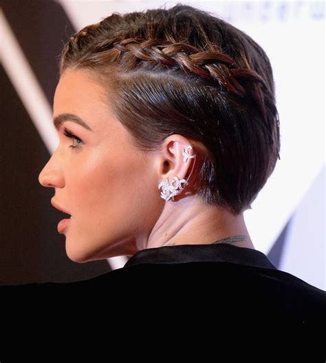We're currently having a deep obsession with red braids. 16 Beautiful Short Braided Hairstyles for Spring | Styles ...