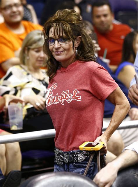 Going Rouge Sarah Palin Proudly Wears A Red Chick Fil A Shirt To