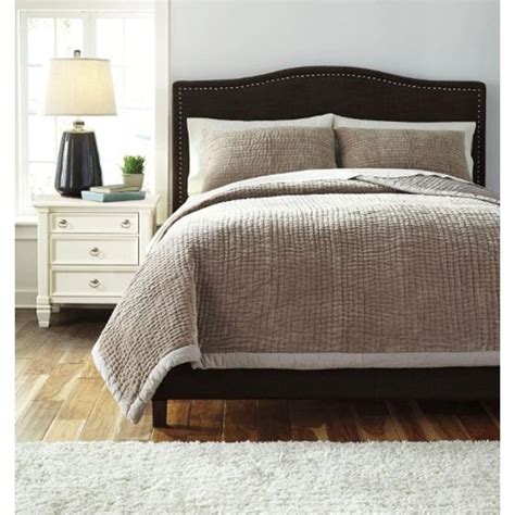 Shop ashley furniture homestore online for great prices, stylish furnishings and home decor. Q455003q Ashley Furniture Stitched - Beige Queen Quilt Set