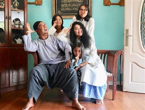 Menerusi filem 'one two jaga', empat anugerah telah berjaya dibawa pulang termasuklah bagi kategori lakon layar terbaik yang dimenangi oleh pitt haniff, namron serta mohd syafiq. Biodata Pengarah Pitt Hanif, Anak Fauziah Nawi Yang ...